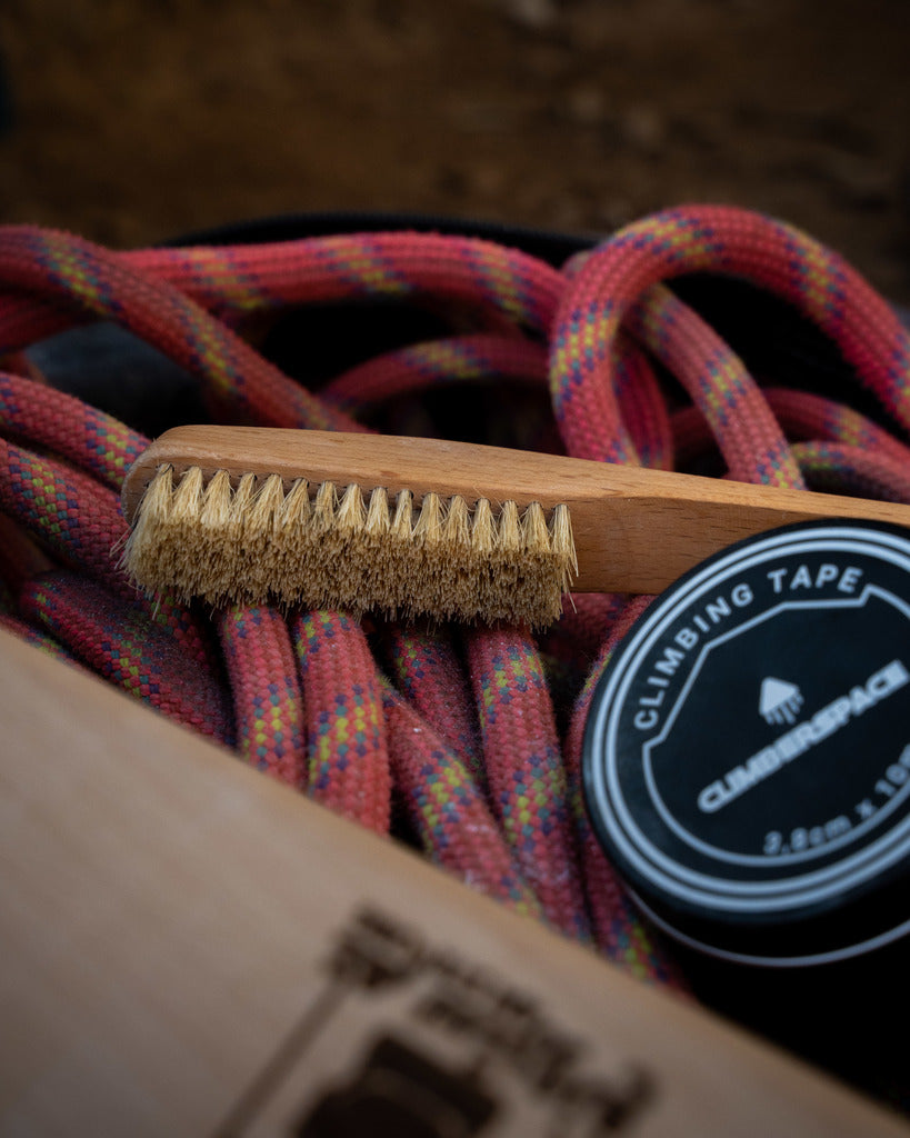 CLIMBING BRUSH